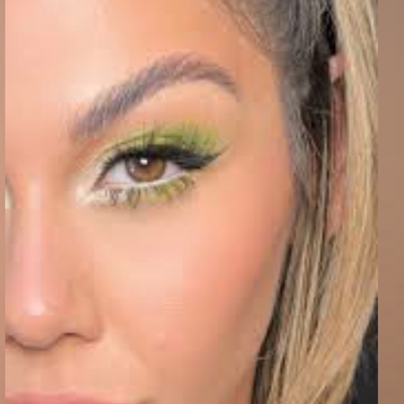 💕🌙KVD Radium Green Tattoo Pencil Liner - Picture 12 of 12